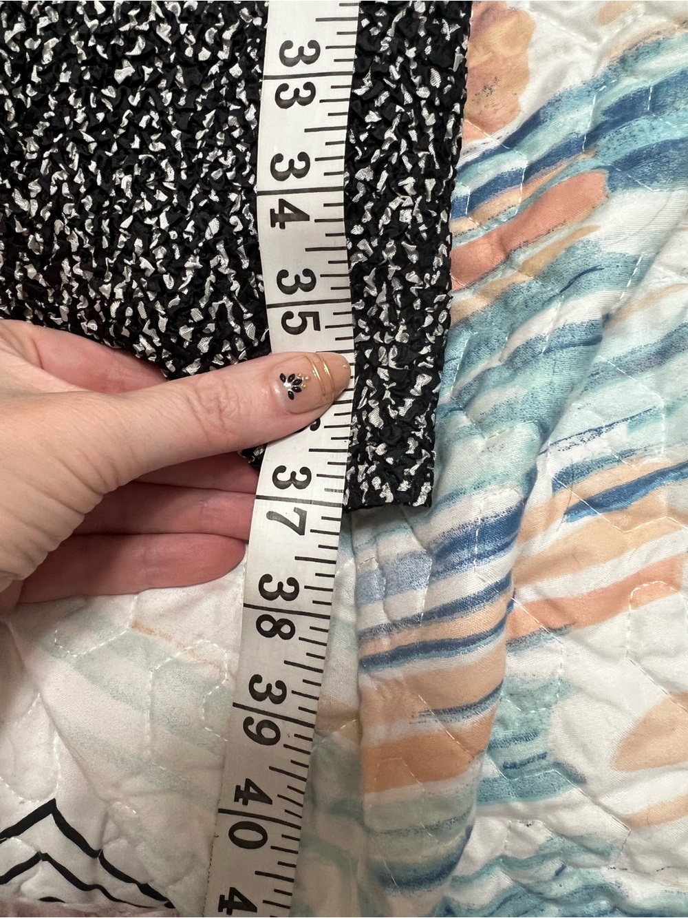 Chico's Design Black & White Coat
Dress Size 2 Stretch Crinkle lightweight - Picture 14 of 14